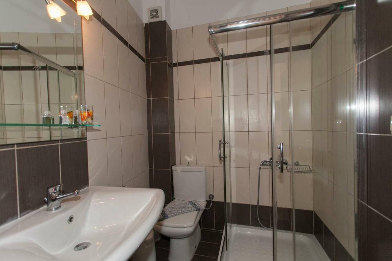 Siarbas Hotel Paralia Vrachou Buitenkant foto