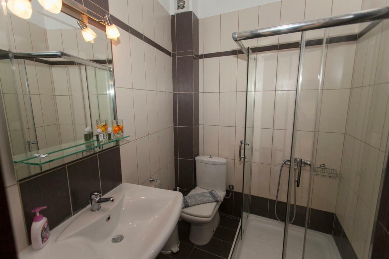 Siarbas Hotel Paralia Vrachou Buitenkant foto