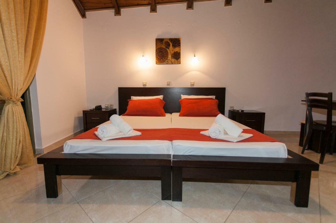 Siarbas Hotel Paralia Vrachou Buitenkant foto