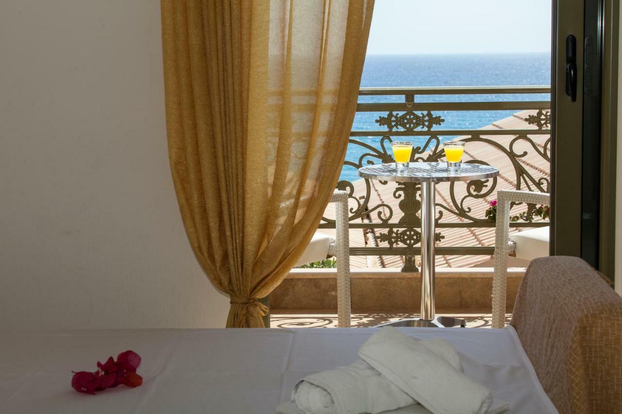 Siarbas Hotel Paralia Vrachou Buitenkant foto