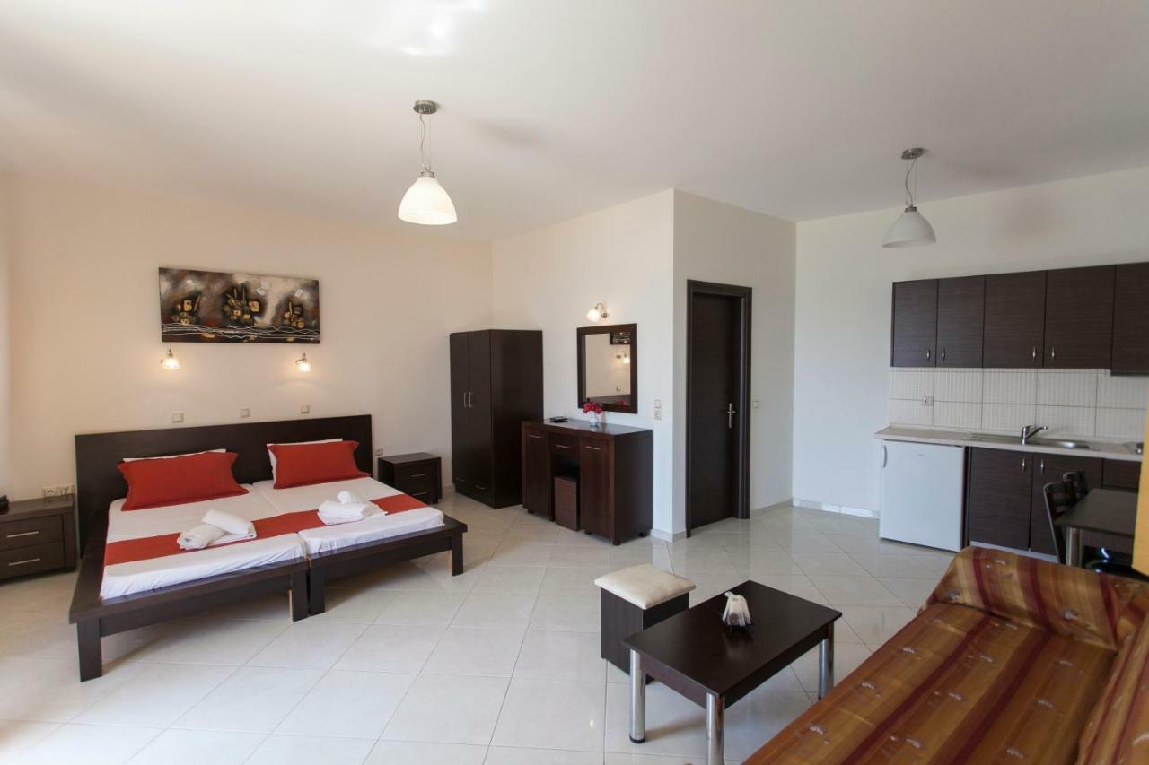 Siarbas Hotel Paralia Vrachou Buitenkant foto